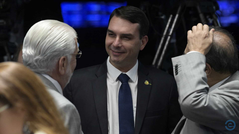 PGR vai devolver inquérito de Flávio Bolsonaro para PRE-RJ