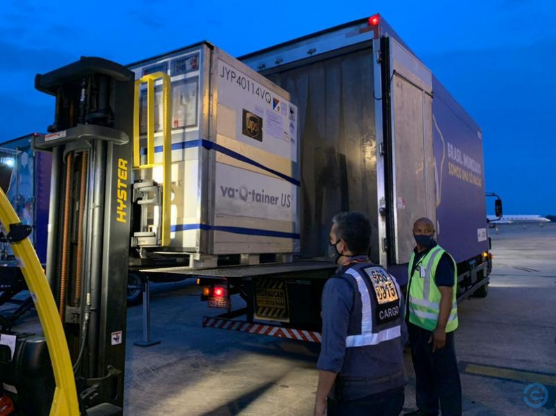 Fiocruz recebe nova remessa de insumo para produção de vacina