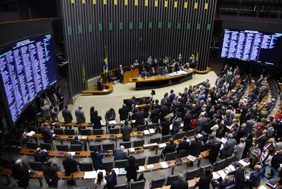 Base quer apressar votação de denúncia; oposição diverge sobre estratégia