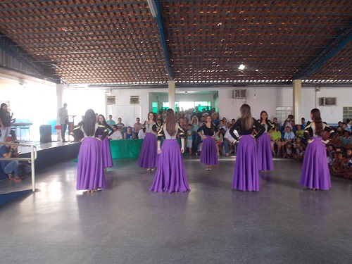 Evento na Escola Municipal reune centenas de pessoas no Dia Nacional da Cultura