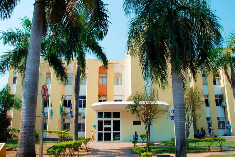 Justiça manda suspender contrato com empresa de parentes do prefeito